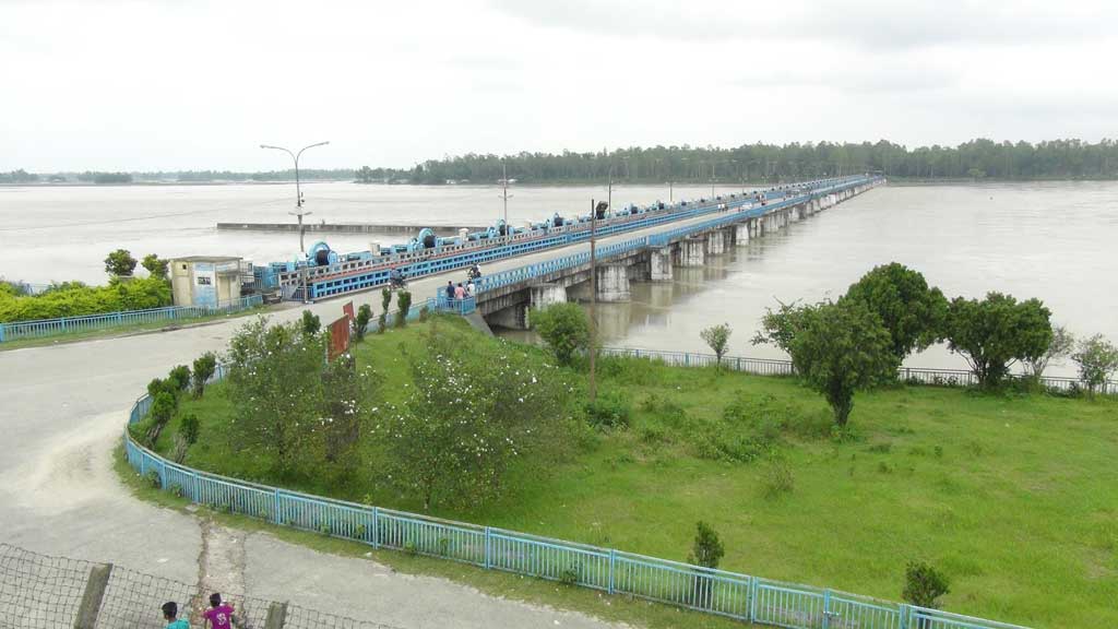 দিন শেষে বিপৎসীমার নিচে তিস্তার পানি