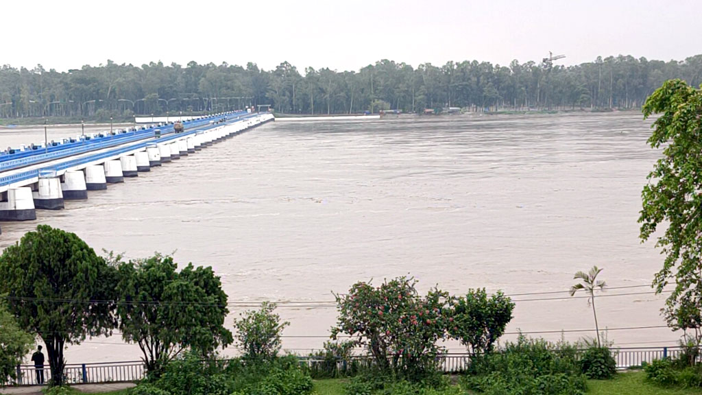 বিপৎসীমার ওপরে তিস্তার পানি, ফের বন্যার কবলে লালমনিরহাট