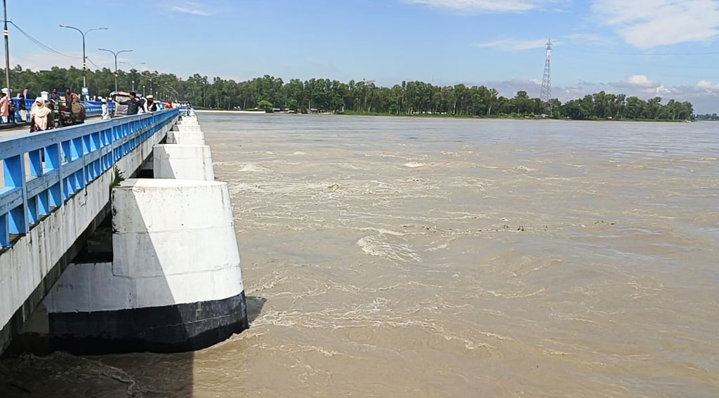 লালমনিরহাটে তিস্তার পানি বিপৎসীমার কাছাকাছি, বন্যার শঙ্কা