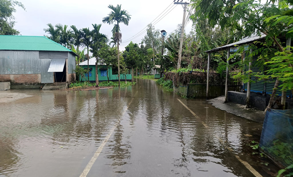 তিস্তাপাড়ে বন্যা, লালমনিরহাটে লাখো মানুষ পানিবন্দী