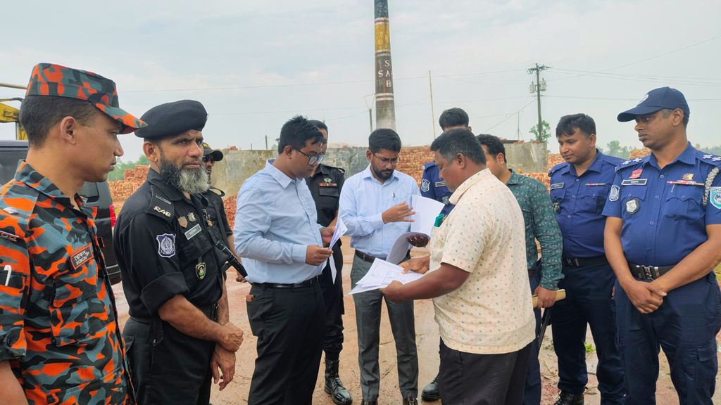 কালীগঞ্জে দুই ইটভাটাকে জরিমানা, কার্যক্রম বন্ধের নির্দেশ