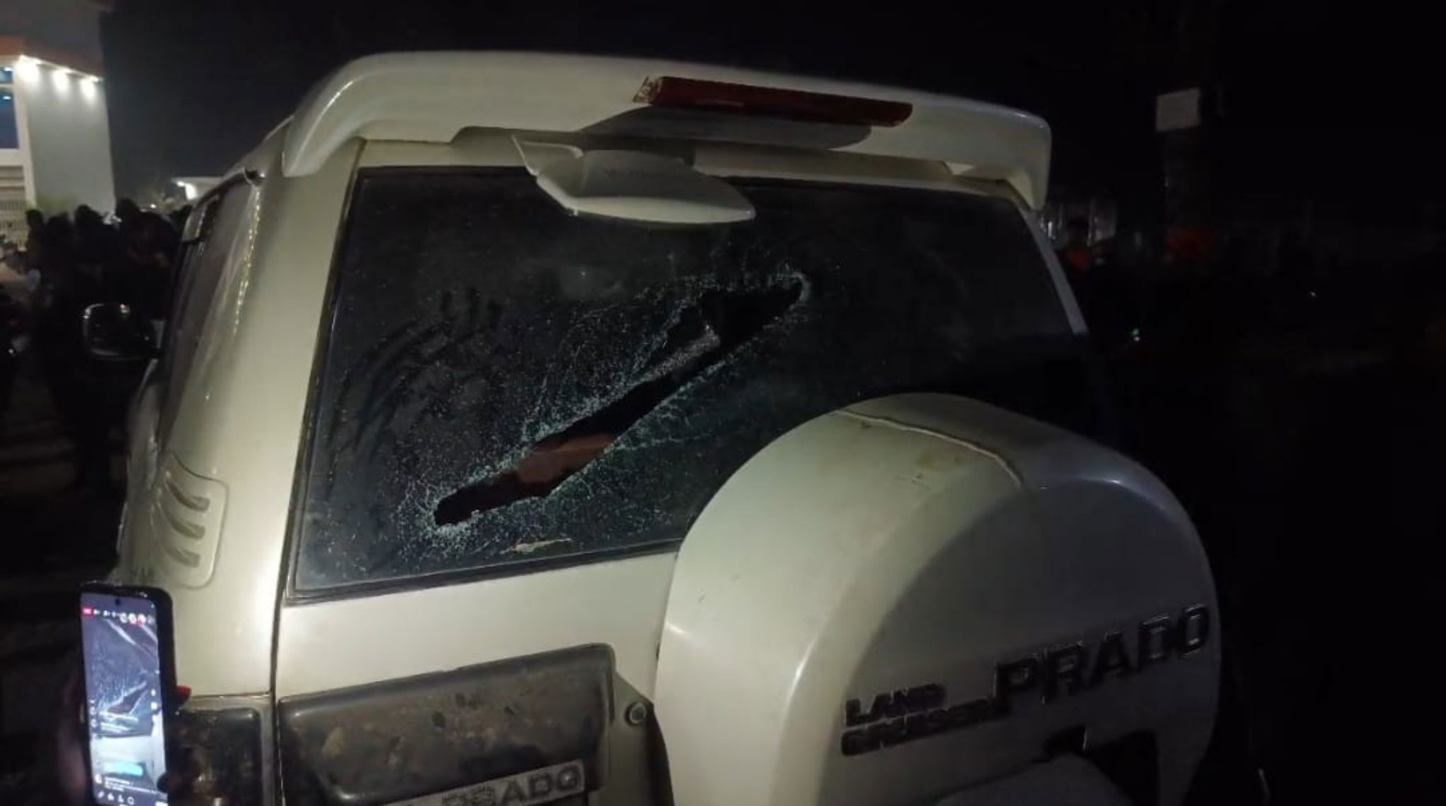 লালমনিরহাটে স্বতন্ত্র প্রার্থীর গাড়িবহরে হামলা, প্রার্থীসহ আহত ৩