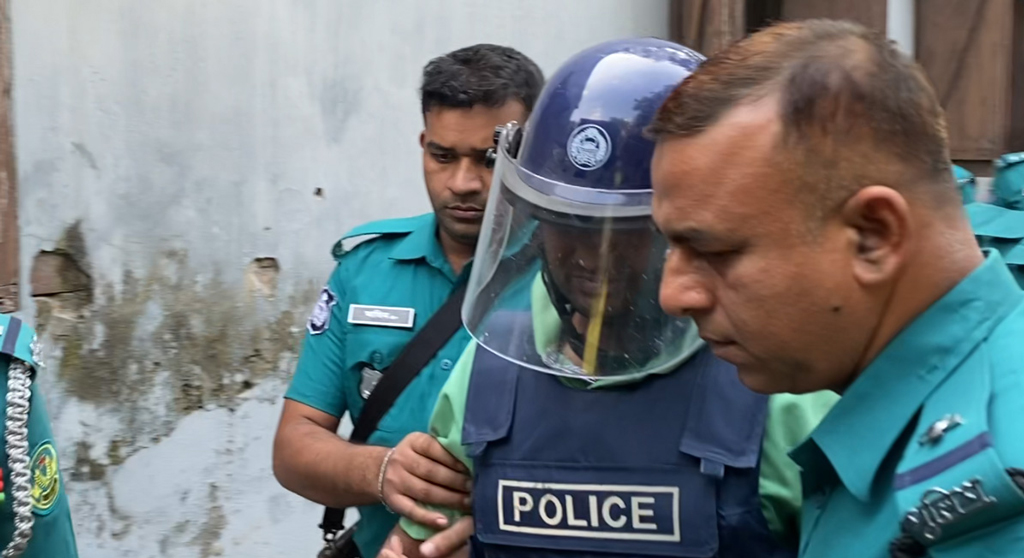 হেফাজতে থাকা আসামির বক্তব্য প্রচার: এবার আরএমপির ৪ পুলিশ বরখাস্ত