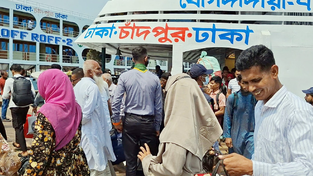 চাঁদপুরে লঞ্চে শিশুর জন্ম, আজীবন যাতায়াত ভাড়া ফ্রি