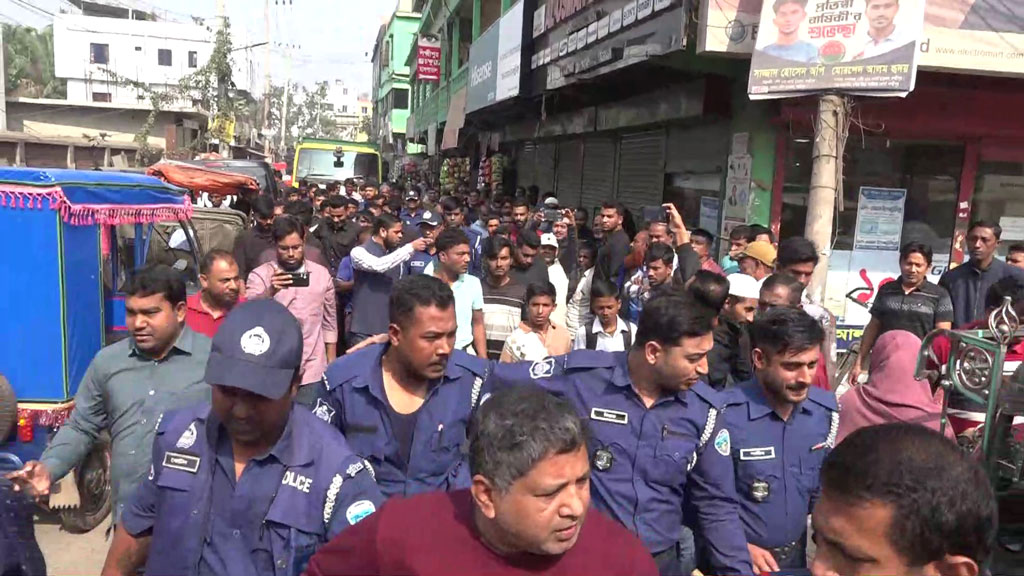 ট্রাফিকের অভিযানে অটোরিকশাচালকদের হামলা, তিন পুলিশসহ আহত ৪