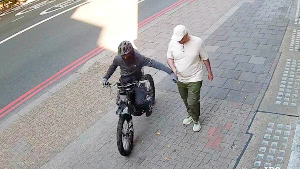 লন্ডনের রাস্তায় হাতে ফোন নিয়ে হাঁটছেন, সাবধান!