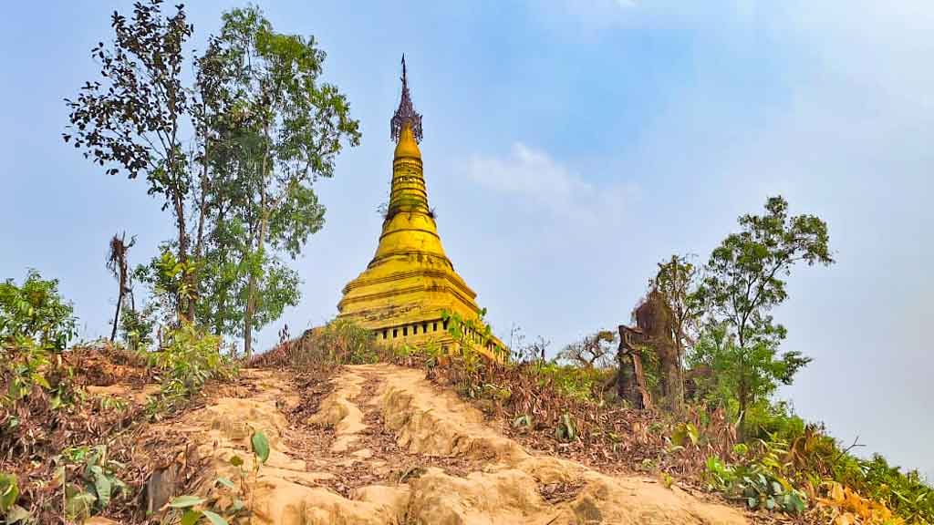 কক্সবাজারের রামু: ধসের ঝুঁকিতে ২৫০ বছরের লাওয়ে জাদি