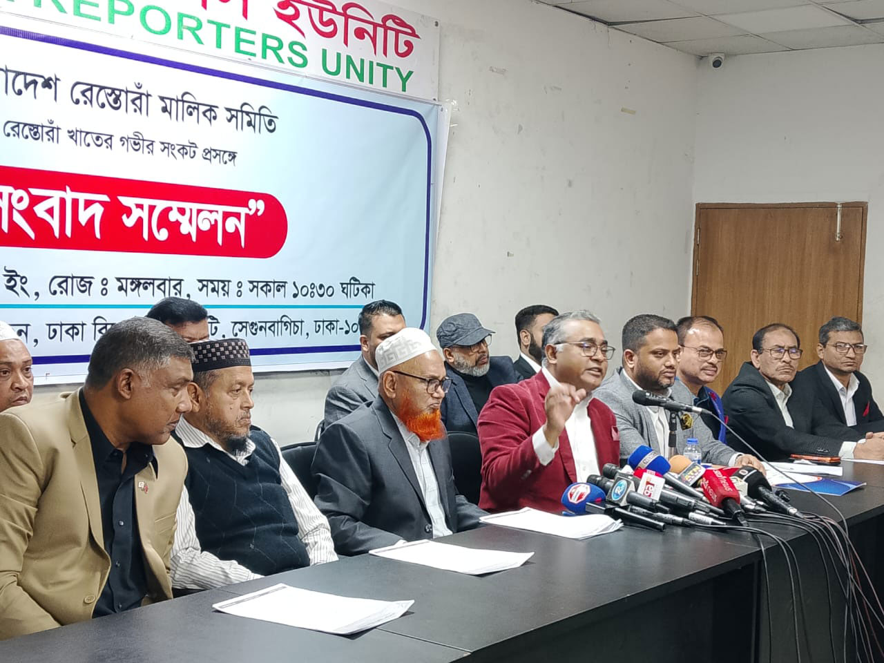 ‘রেস্তোরাঁ ব্যবসা করপোরেটদের দখলে নিতে কৃত্রিম গ্যাস-সংকট’