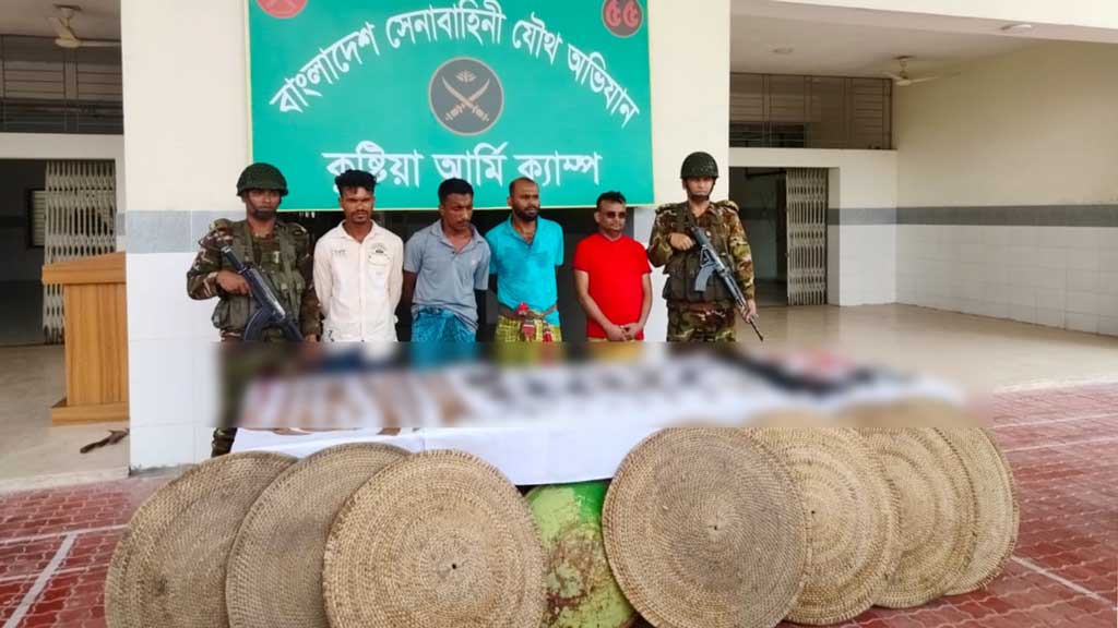 কুষ্টিয়ায় ‘শীর্ষ সন্ত্রাসী’ লিপটন তিন সহযোগিসহ আটক, অস্ত্র-গুলি জব্দ