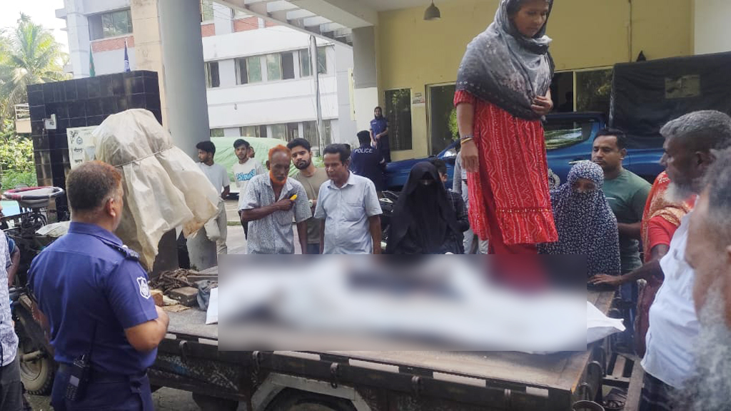 ধানখেতে ঘাসচাপা দেওয়া ছিল মাদ্রাসাছাত্রীর লাশ