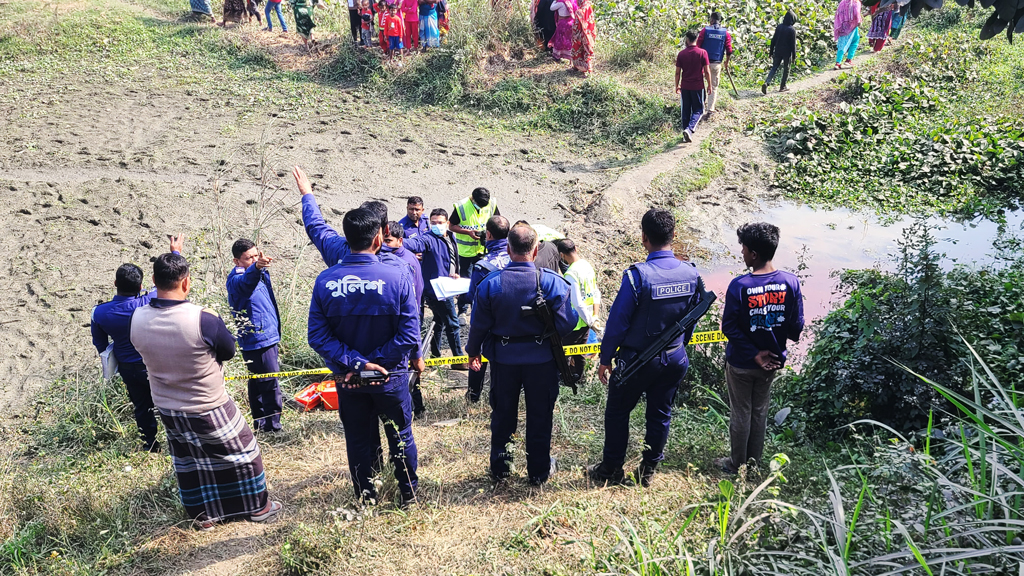 ফরিদপুরে ডোবায় পড়ে ছিল হাত-পা বাঁধা যুবকের গলাকাটা লাশ
