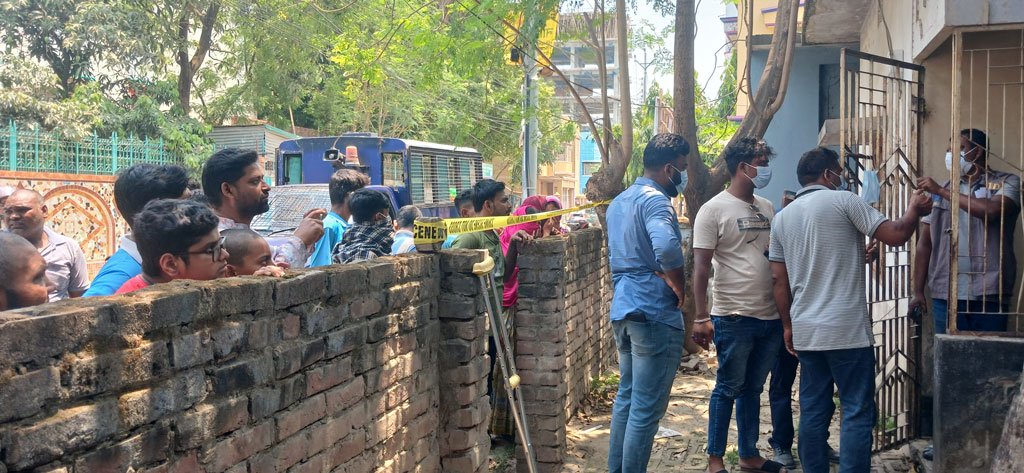 নিজ বাড়ি থেকে আইনজীবীর গলিত লাশ উদ্ধার