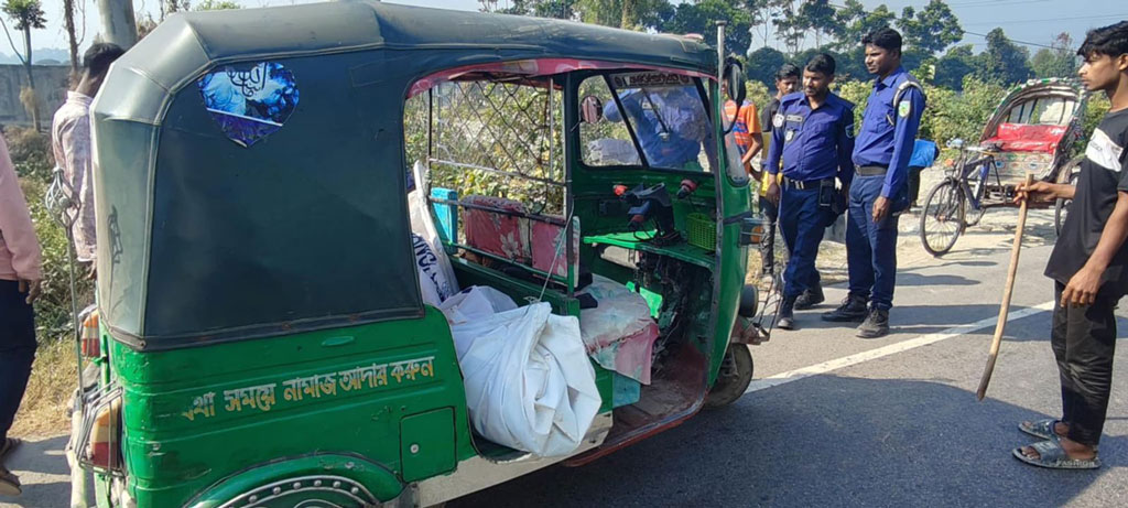 সড়কে পড়ে ছিল যুবকের মাথা থেঁতলানো লাশ