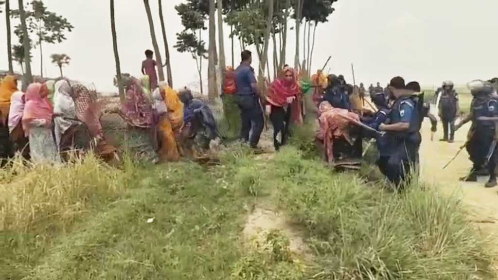 গোমস্তাপুরে পুলিশের লাঠিচার্জে আহত ১১ নারী: ওসি ও এসআই প্রত্যাহার