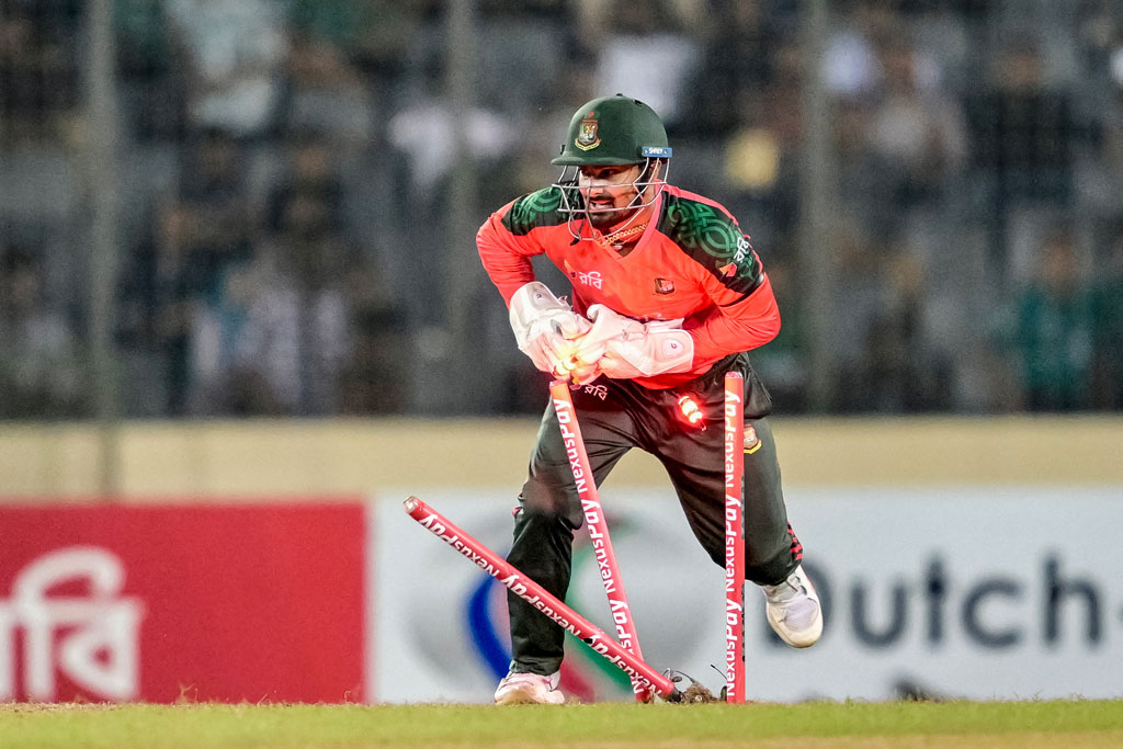 শোকের দিনে এল সিরিজ জয়ের সাফল্য