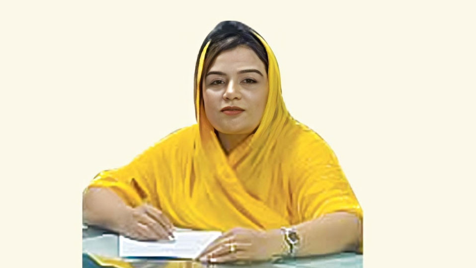 চট্টগ্রাম রেলওয়ে: ল্যান্ডক্রুজারে অফিসে যান দ্বিতীয় শ্রেণির কর্মচারী