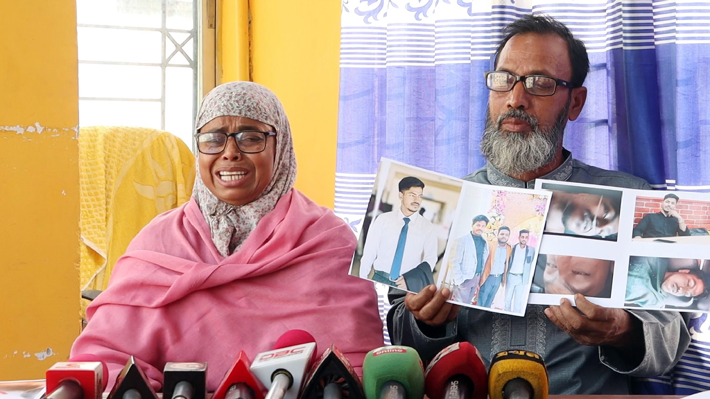 বিশ্ববিদ্যালয়ছাত্র নাফিউল হত্যা মামলার আসামিরা প্রকাশ্যে ঘুরছে, ধরছে না পুলিশ: অভিযোগ বাবা-মায়ের