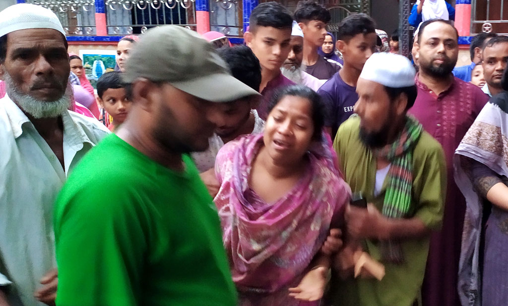 দুই শিশুর মৃত্যু: ‘আমার কইলজার ধনরে আইন্না দেন’