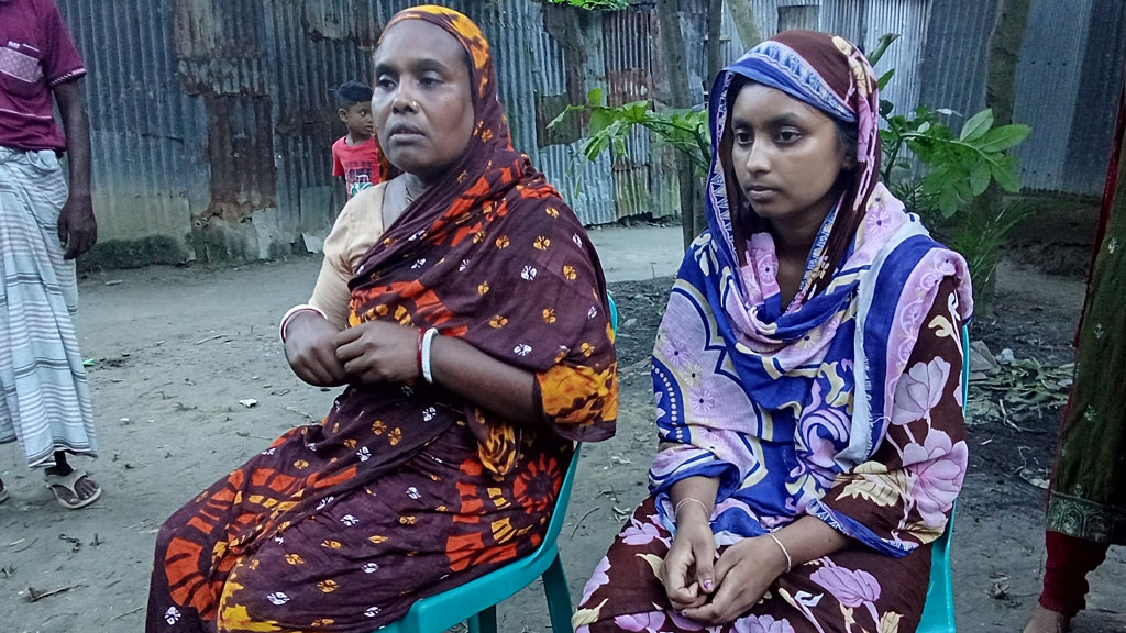 ট্রেনের নিচে প্রাণ দিলেন ছেলে, ঋণের বোঝা নিয়ে অকূল পাথারে মা