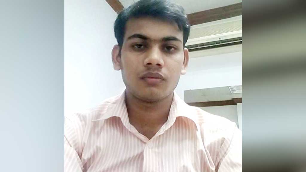 ১০ বছর ধরে ভুয়া সনদে চাকরি, পুলিশের নোটিশ বন্ধুর বাড়িতে