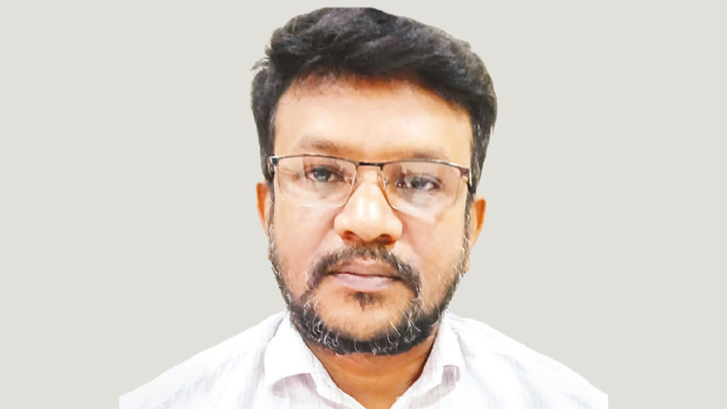 ক্যাশিয়ারের পেটে ৫৬ লাখ, উদ্ধারের চেষ্টাকারীকে বদলি