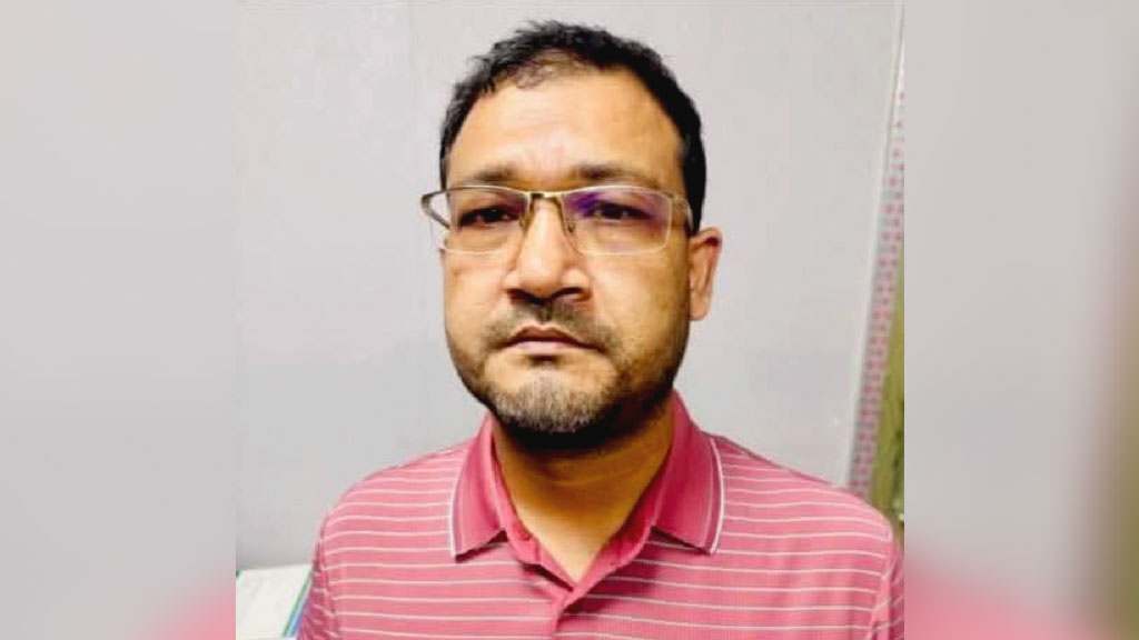 চাঁপাইনবাবগঞ্জের সাবেক মেয়র জামিনে মুক্তির পর জেলগেটে গ্রেপ্তার