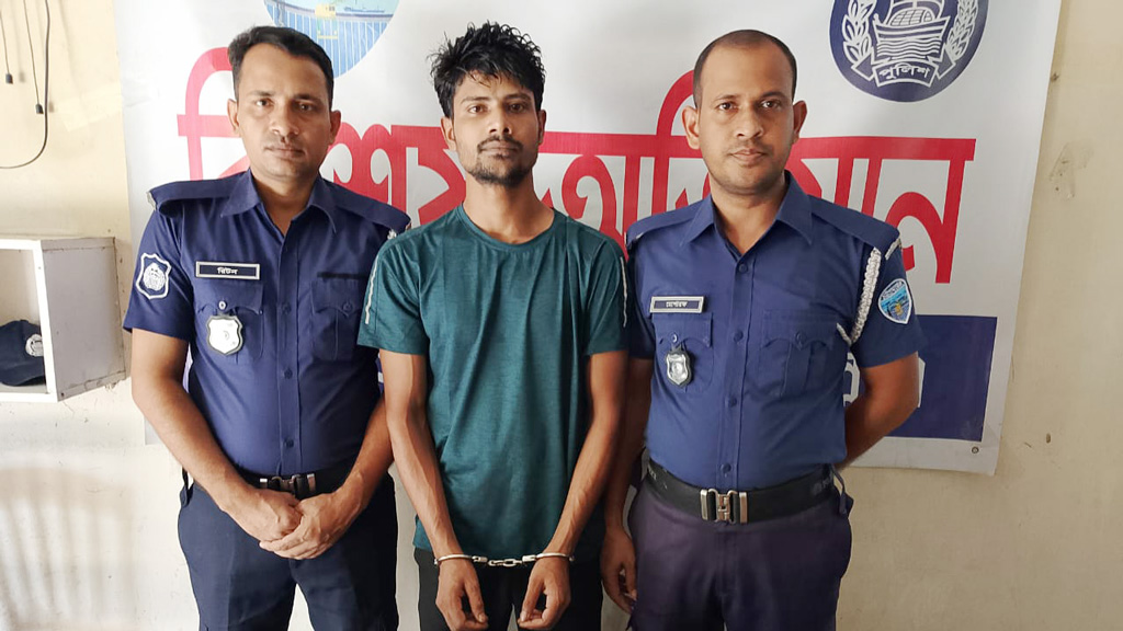 ঋণ পরিশোধে বন্ধুকে কুপিয়ে মেরে অটোরিকশা ছিনিয়ে নেন রিফাত