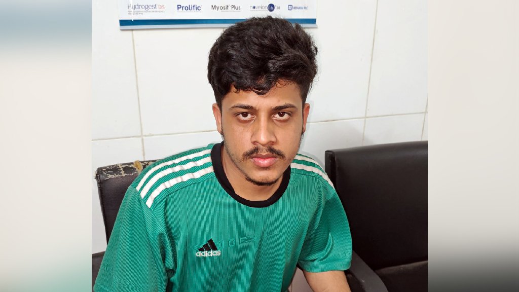 লিবিয়ায় নির্যাতনের শিকার যুবক দেশে ফিরে মাদারীপুরে হাসপাতালে ভর্তি