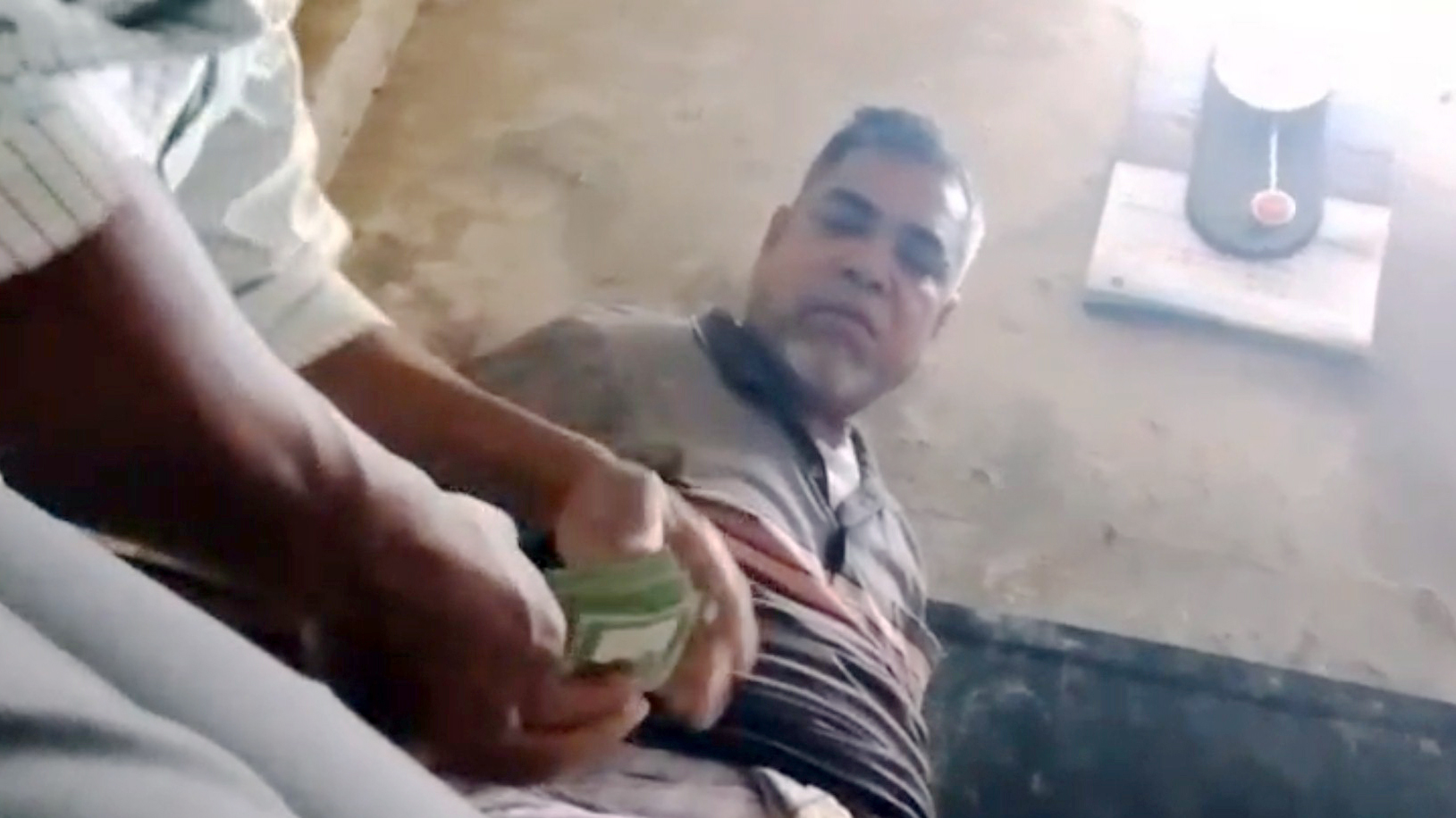 মাদ্রাসায় নিয়োগ: বিএনপি নেতার টাকা গুনে নেওয়ার ভিডিও ভাইরাল, অপসারণ চান দলীয় নেতারা