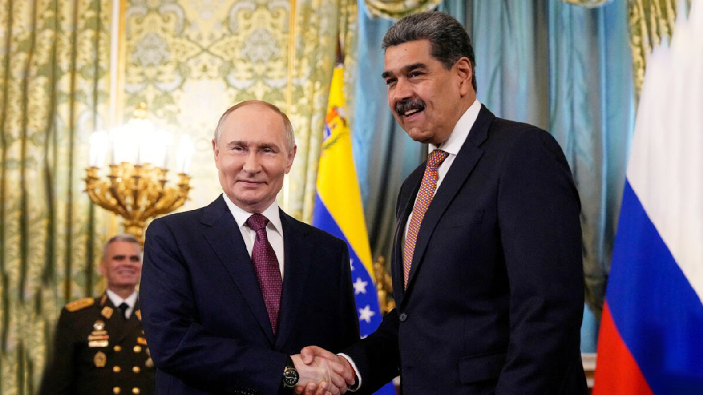 খড়্গহস্ত ট্রাম্প: মাদুরোর পাশে থাকবেন পুতিন ও লুকাশেঙ্কো