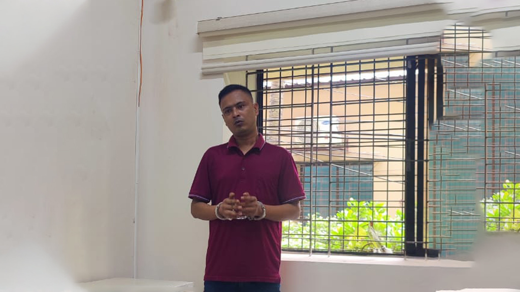 খালেদা জিয়ার উপদেষ্টা পরিচয়ে দুদকে কনস্টেবল নিয়োগে তদবির করতে গিয়ে শ্রীঘরে মাফতুল