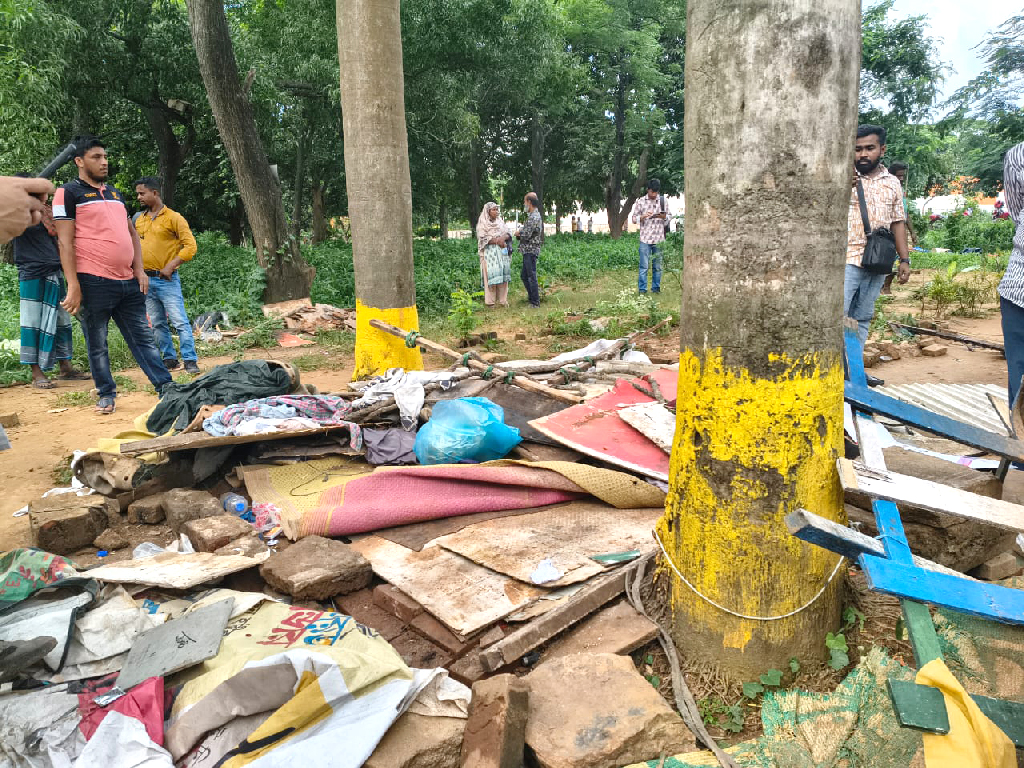 সোহরাওয়ার্দী উদ্যান থেকে রাজীব শাহের কথিত মসজিদ উচ্ছেদ