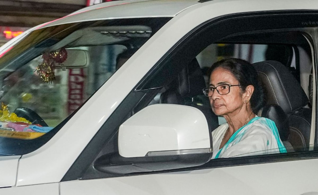 পদত্যাগ করব না, ওরা আমাকে বরখাস্ত করুক—অনড় মমতা