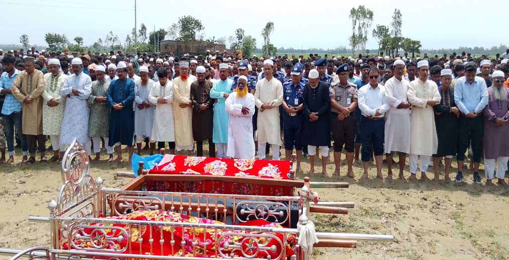 নওগাঁয় ৯ যুবকের দাফন সম্পন্ন, শোকাতুর তিন গ্রাম