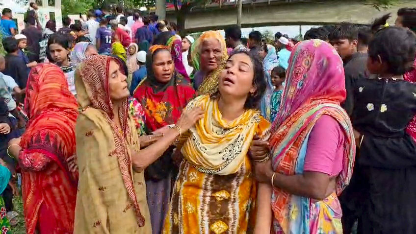মানিকগঞ্জে শহীদ মিনারে ঝুলছিল কিশোরের মরদেহ