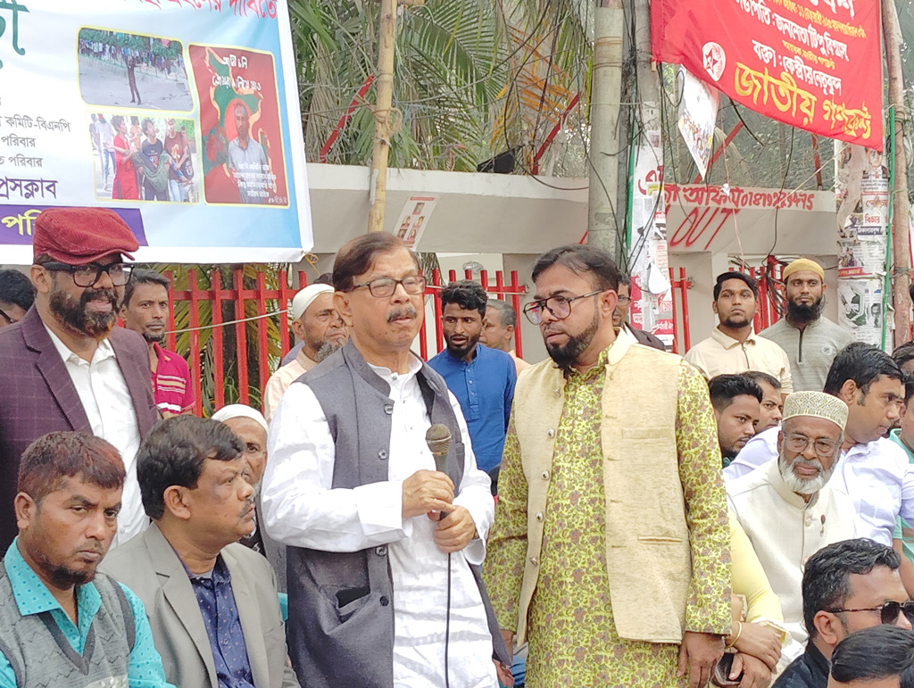 আন্দোলনে হতাহতদের জন্য সরকার যা করছে তা যথেষ্ট নয়: মান্না