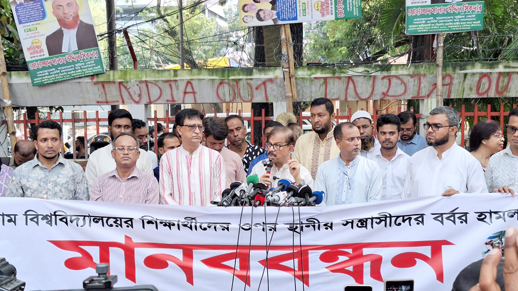 যা যা দেখছি, তাতে এ সরকারের কাছে নিরাপদ বোধ করছি না: মান্না