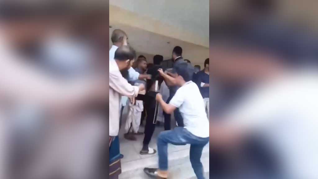 মাদারীপুরে আদালত প্রাঙ্গণে যুবককে মারধর