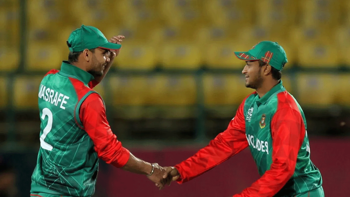 তুই সেরাদের সেরা, সাকিবকে মাশরাফি