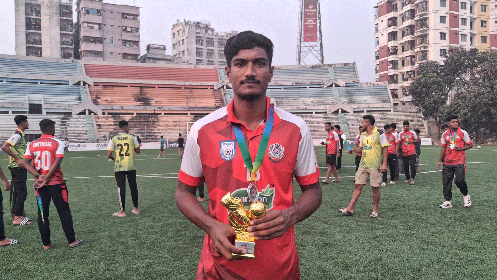 ক্রিকেটে টান নেই মাশরাফির