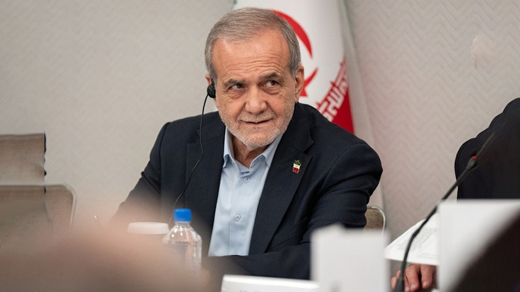 যুক্তরাষ্ট্র, ইসরায়েল ও ইউরোপের সঙ্গে ‘পূর্ণাঙ্গ যুদ্ধে’ আছে ইরান: পেজেশকিয়ান