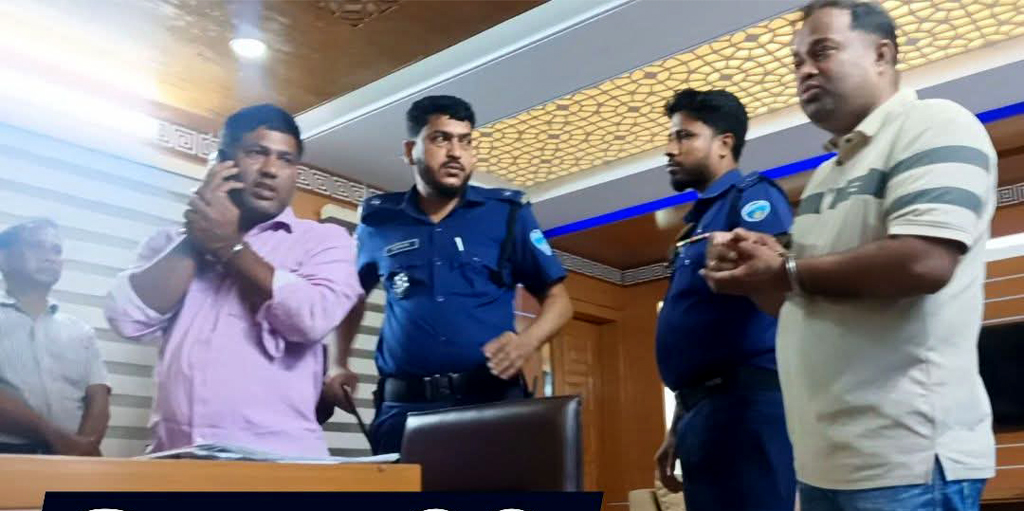 বিনা দোষে মারধর ও হাতকড়া: মবের রাজত্বে অসহায় শ্যামলরা