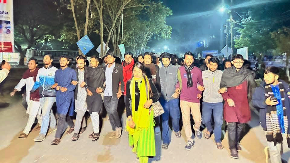 শাকসু নির্বাচনের দাবিতে শিক্ষার্থীদের ক্লাস-পরীক্ষা বর্জনের ঘোষণা