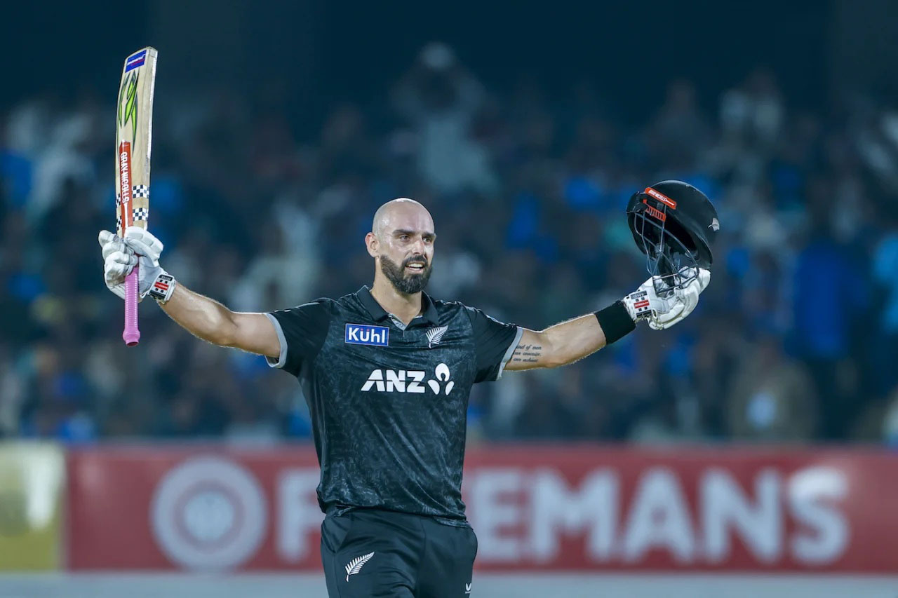 মিচেলের সেঞ্চুরিতে ভারতকে হারিয়ে সমতায় নিউজিল্যান্ড