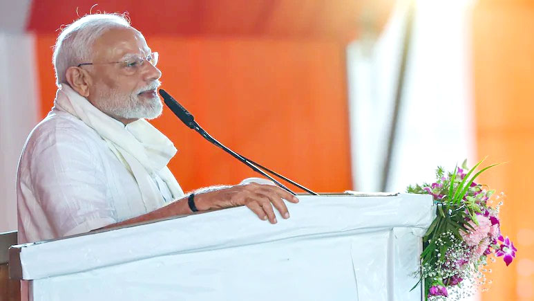 ট্রাম্পের উচ্চ শুল্কের চাপে ভারতীয়দের ‘স্বদেশি’ পণ্য কিনতে বলছেন মোদি