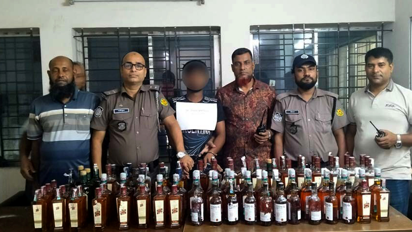 রাজধানীতে ৯৯ বোতল ভারতীয় মদ উদ্ধার, গ্রেপ্তার ১