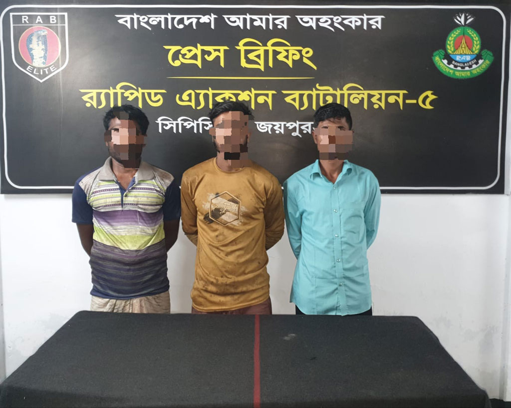 জয়পুরহাটে তিন মাদক কারবারি গ্রেপ্তার