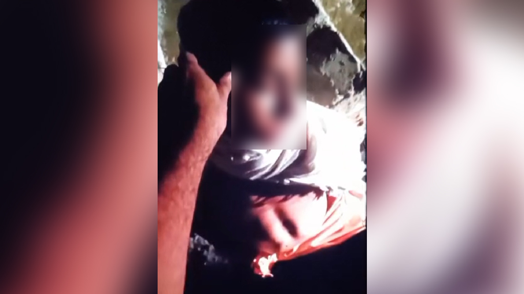 মাদকের টাকার জন্য সন্তানের গলায় ছুরি ধরে স্ত্রীর কাছে ভিডিও