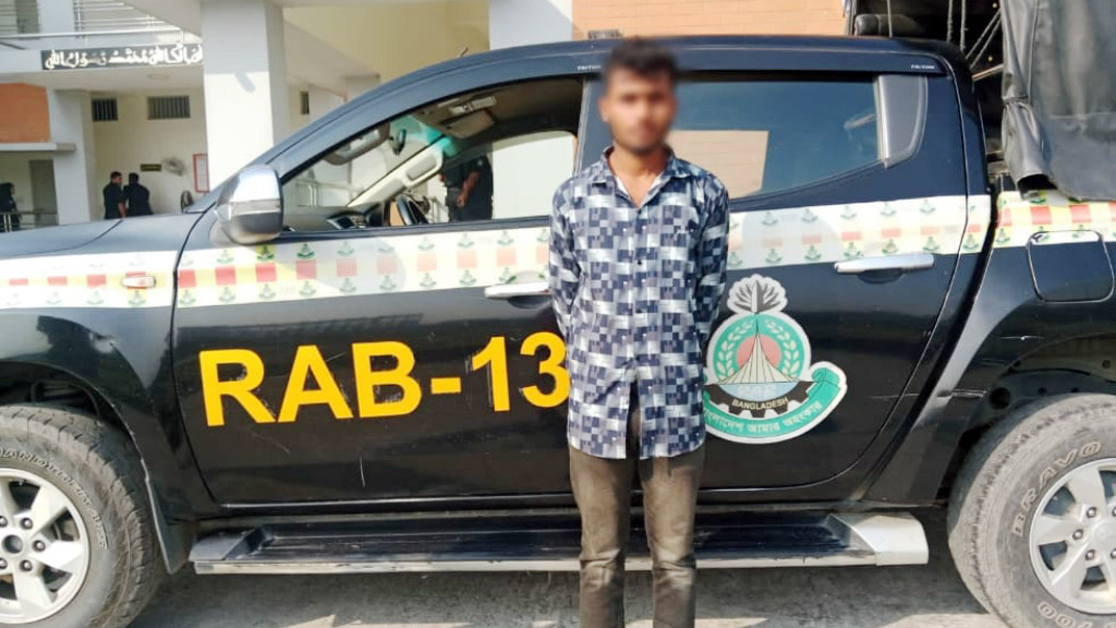 মাদকভর্তি বিছানায় ঘুমাতেন তিনি