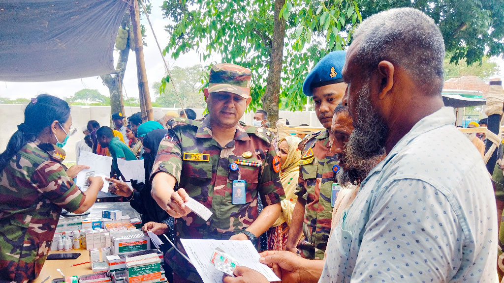 রাণীনগরে সেনাবাহিনীর ফ্রি মেডিকেল ক্যাম্পে চিকিৎসাসেবা পেলেন ১,৪২৭ জন